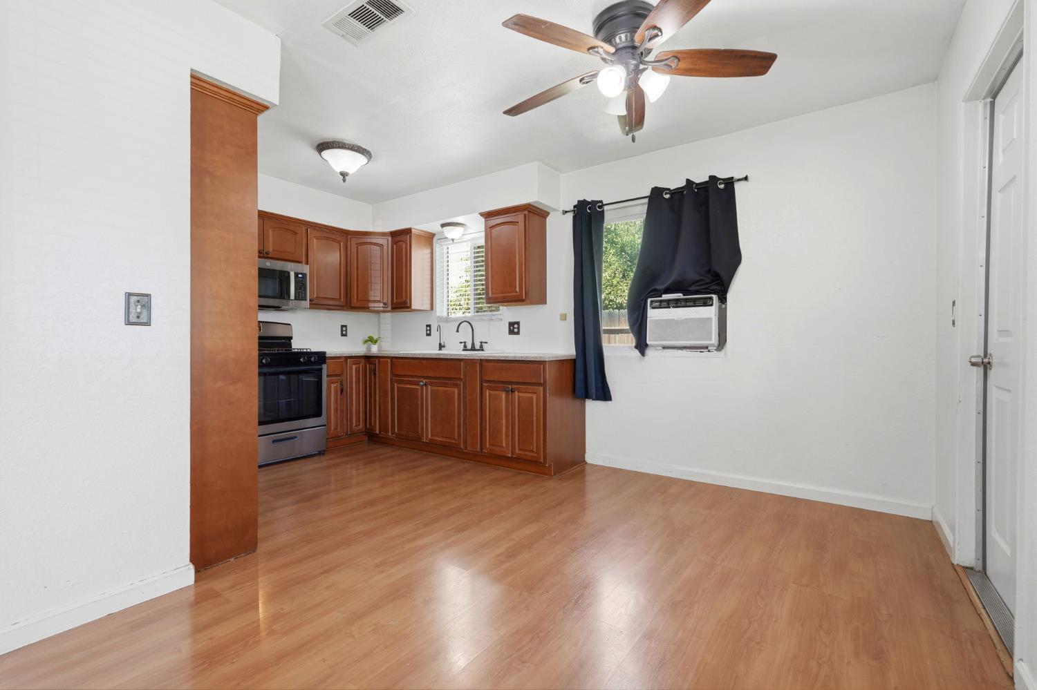 10856 Malta St, Hanford, CA 93230