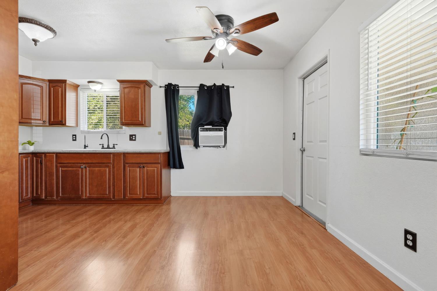 10856 Malta St, Hanford, CA 93230