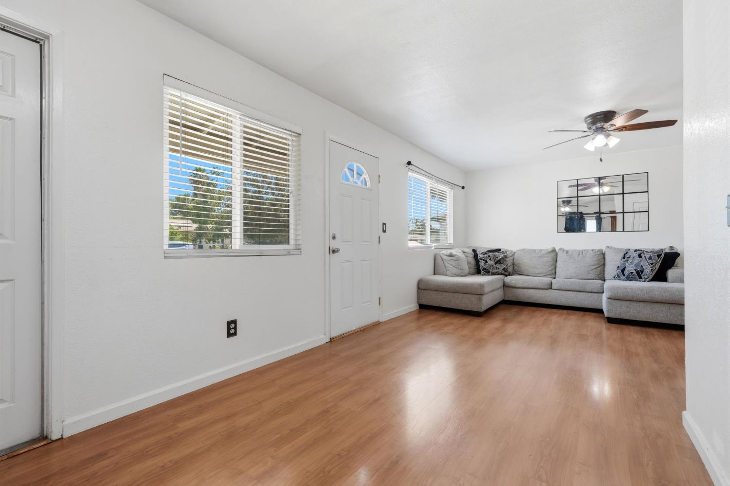 10856 Malta St, Hanford, CA 93230