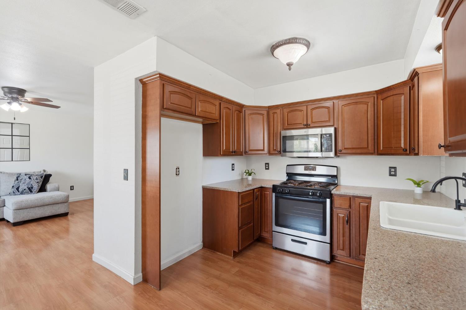 10856 Malta St, Hanford, CA 93230