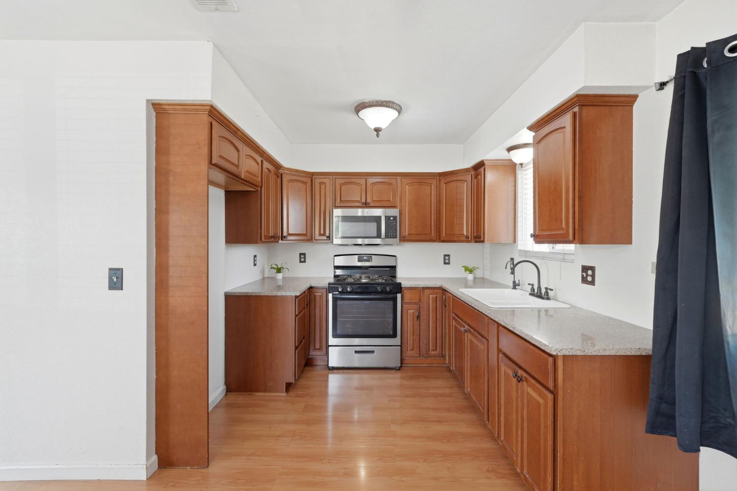 10856 Malta St, Hanford, CA 93230