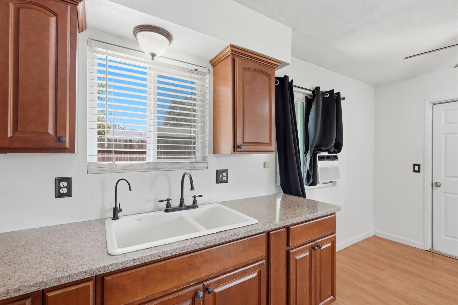 10856 Malta St, Hanford, CA 93230