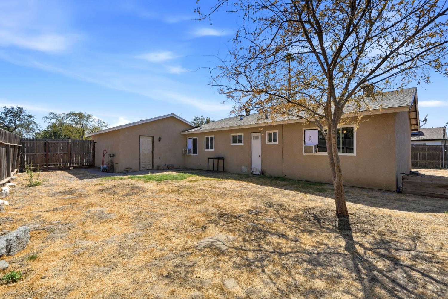 10856 Malta St, Hanford, CA 93230