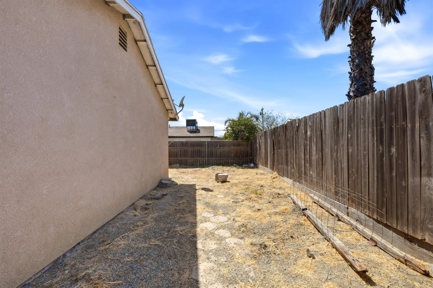 10856 Malta St, Hanford, CA 93230