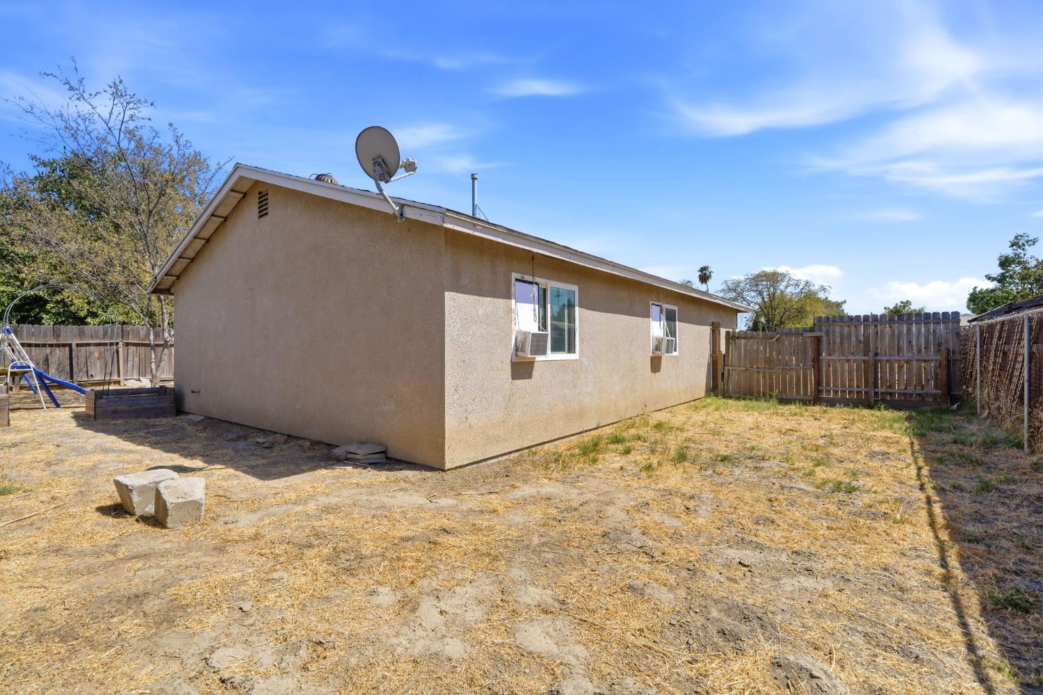 10856 Malta St, Hanford, CA 93230