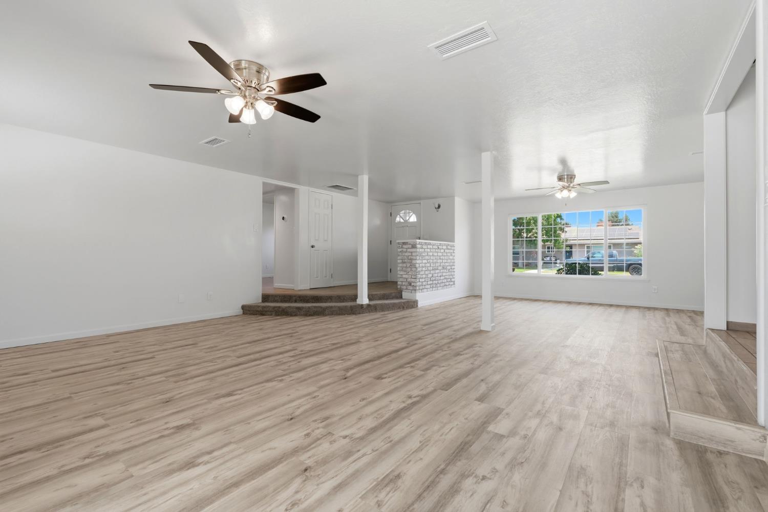 335 E Sycamore Dr, Hanford, CA 93230