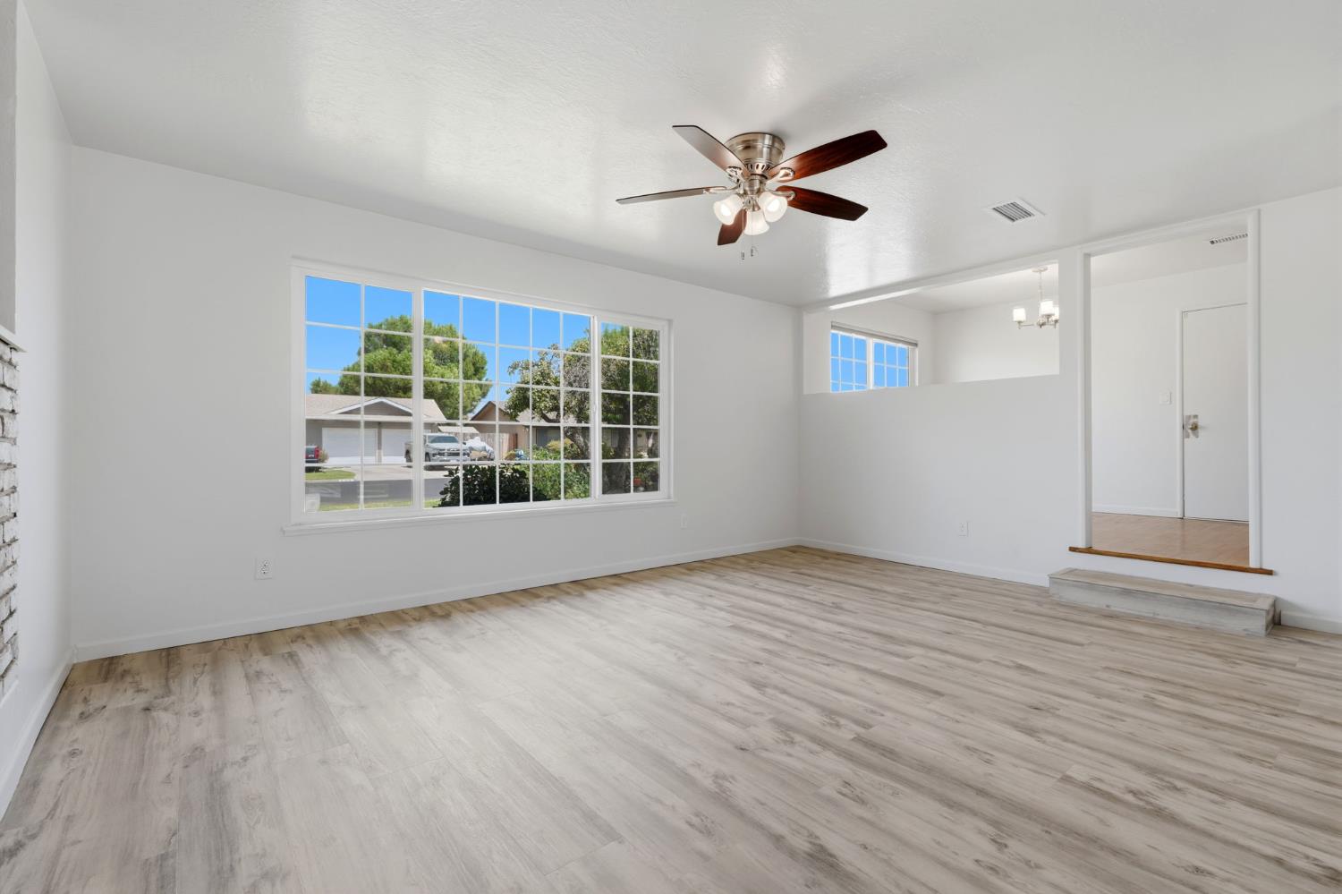 335 E Sycamore Dr, Hanford, CA 93230