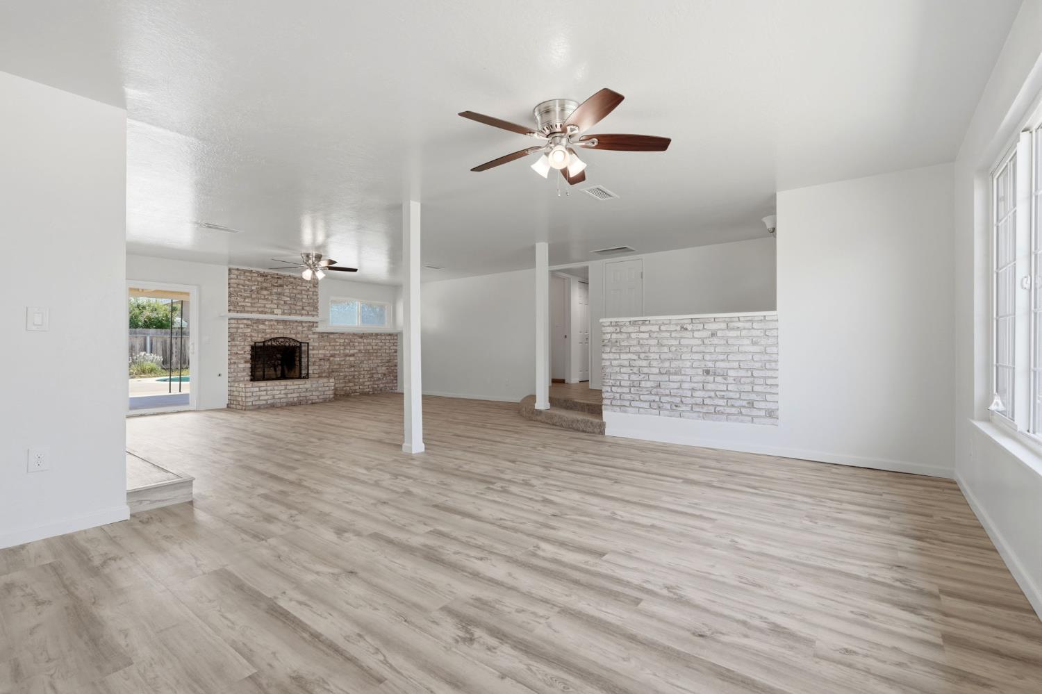 335 E Sycamore Dr, Hanford, CA 93230