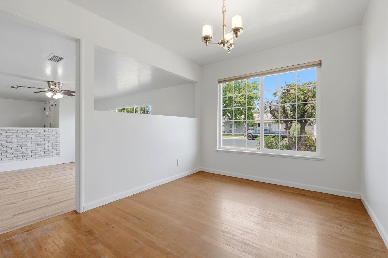 335 E Sycamore Dr, Hanford, CA 93230