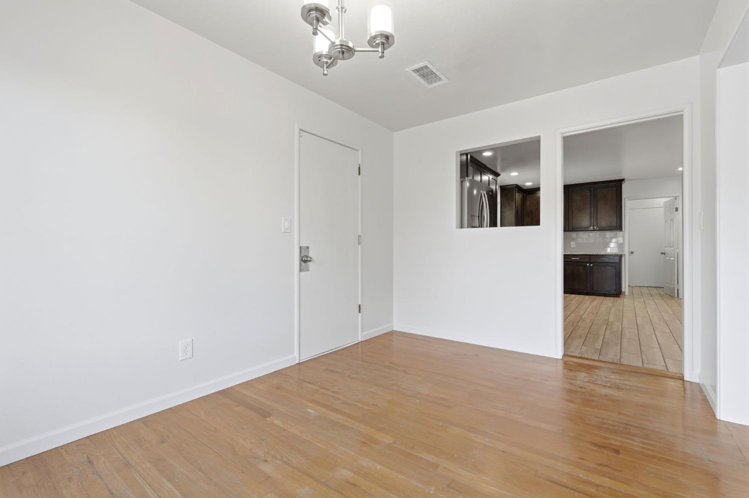 335 E Sycamore Dr, Hanford, CA 93230