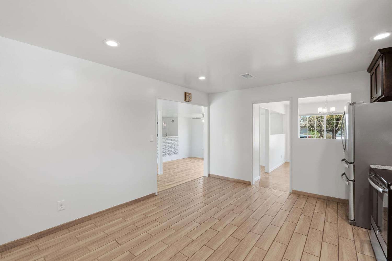 335 E Sycamore Dr, Hanford, CA 93230