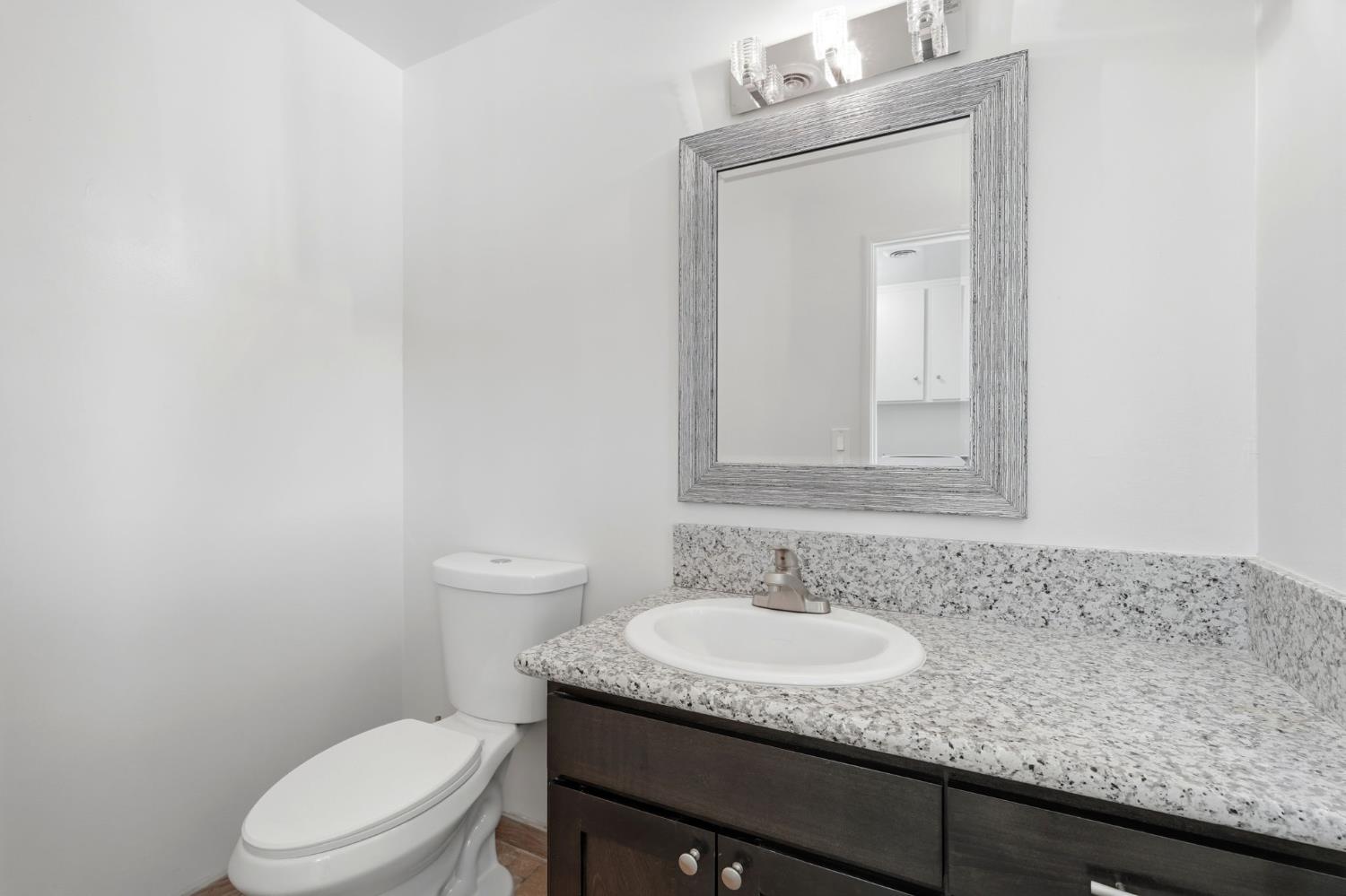 335 E Sycamore Dr, Hanford, CA 93230
