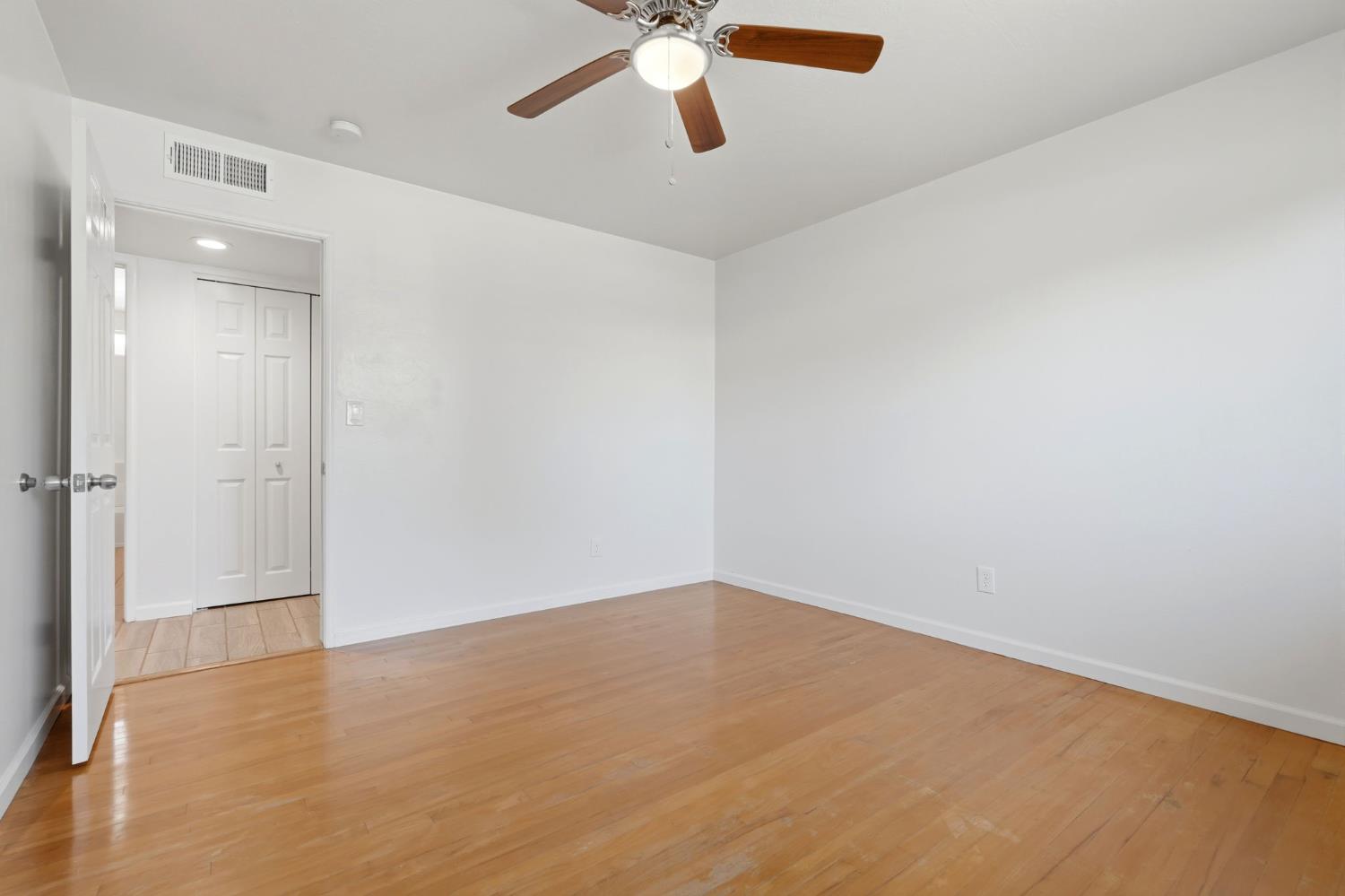 335 E Sycamore Dr, Hanford, CA 93230