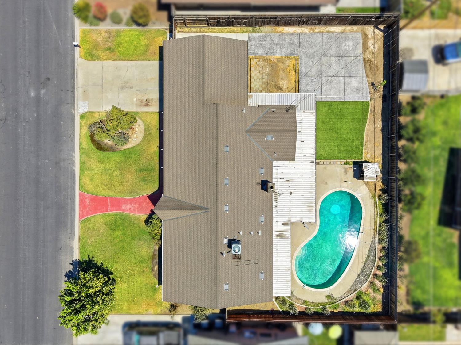 335 E Sycamore Dr, Hanford, CA 93230