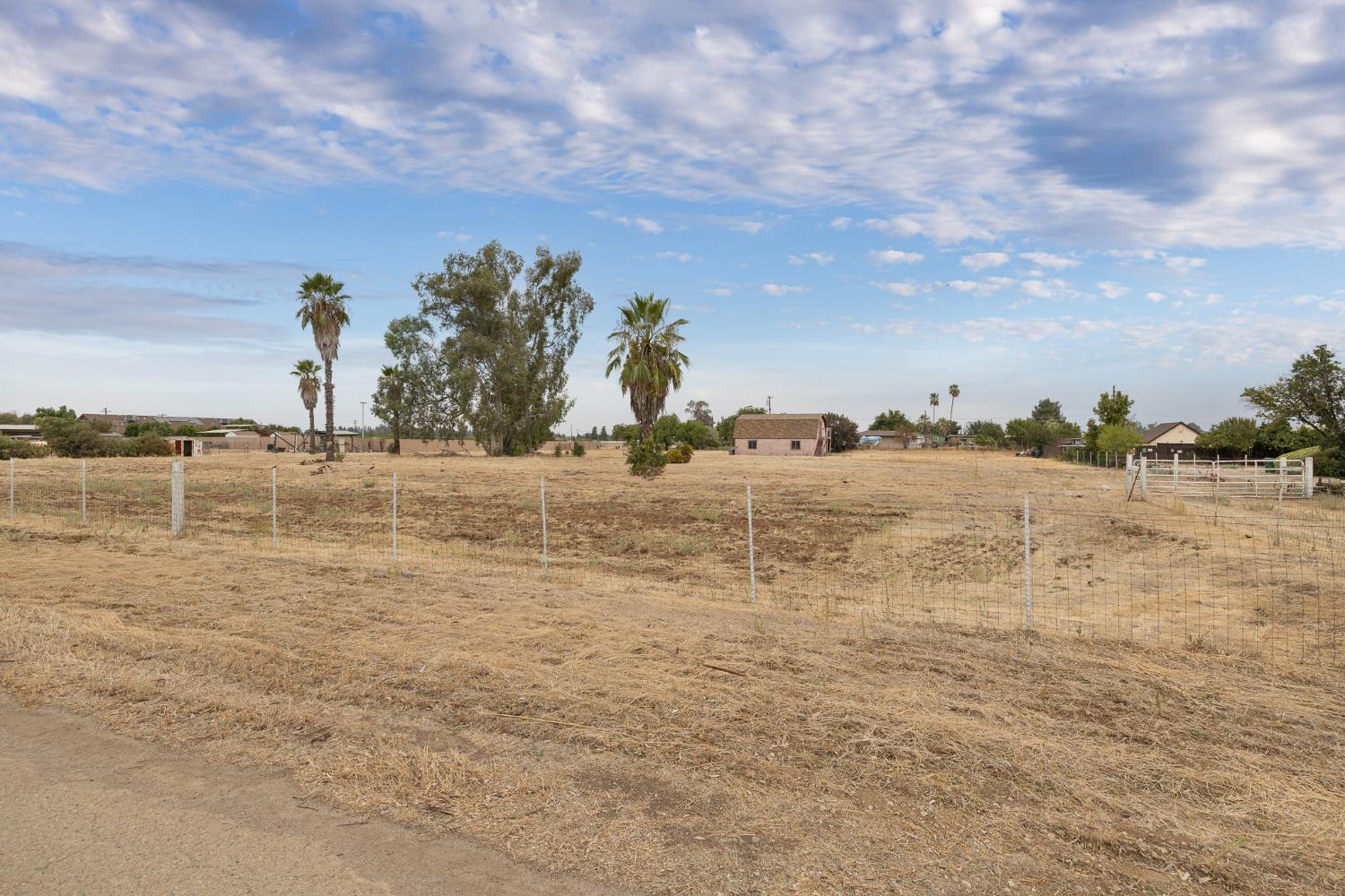 12602 E Robinson Ave, Sanger, CA 93657