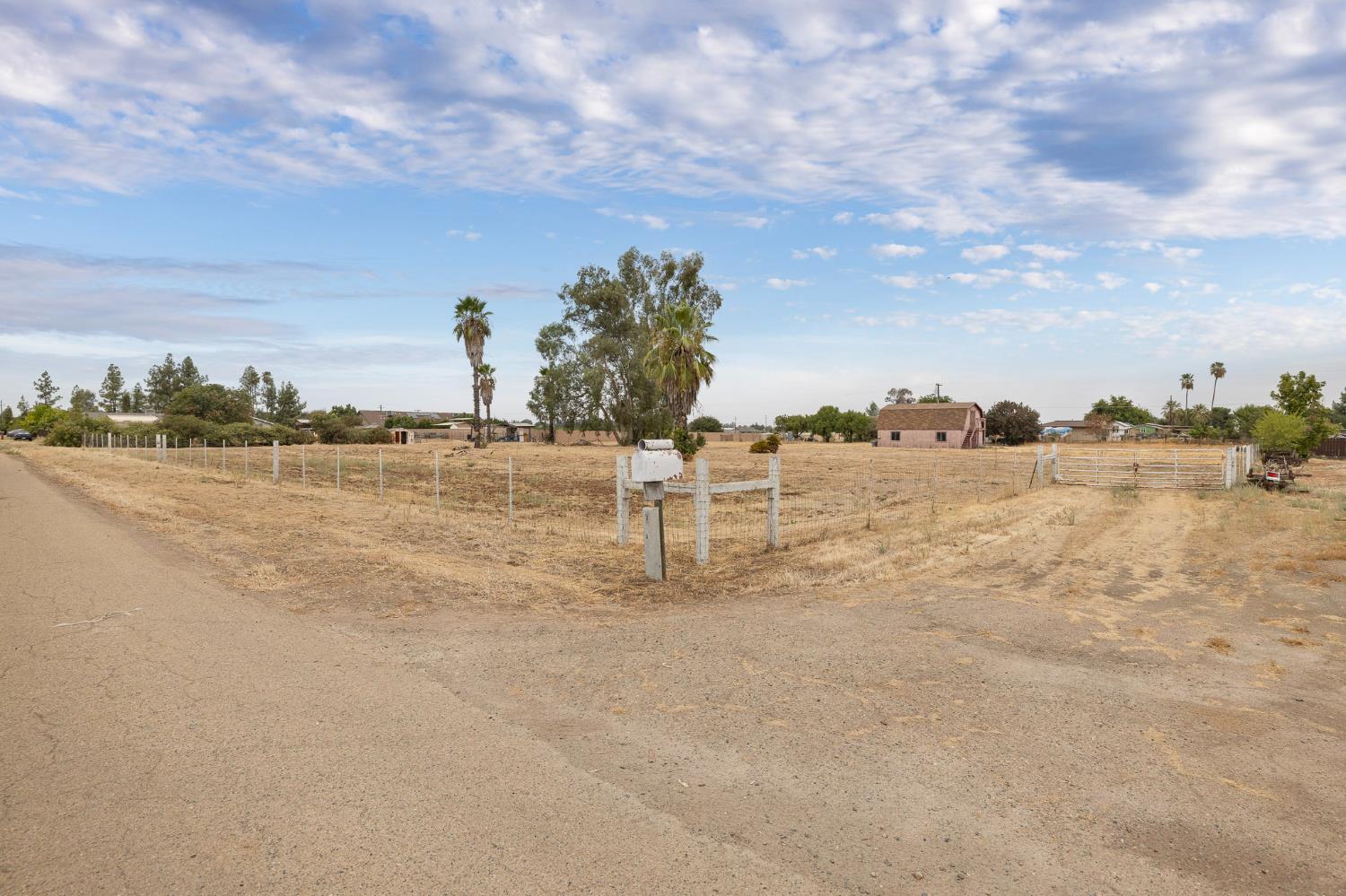12602 E Robinson Ave, Sanger, CA 93657