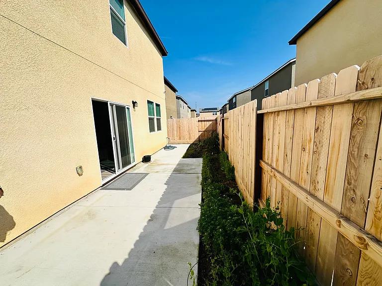 6317 W Willis Ave, Fresno, CA 93723