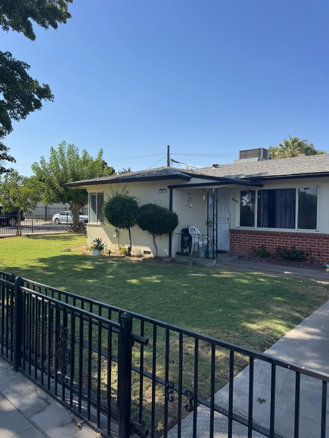 3845 E Lowe Ave, Fresno, CA 93702