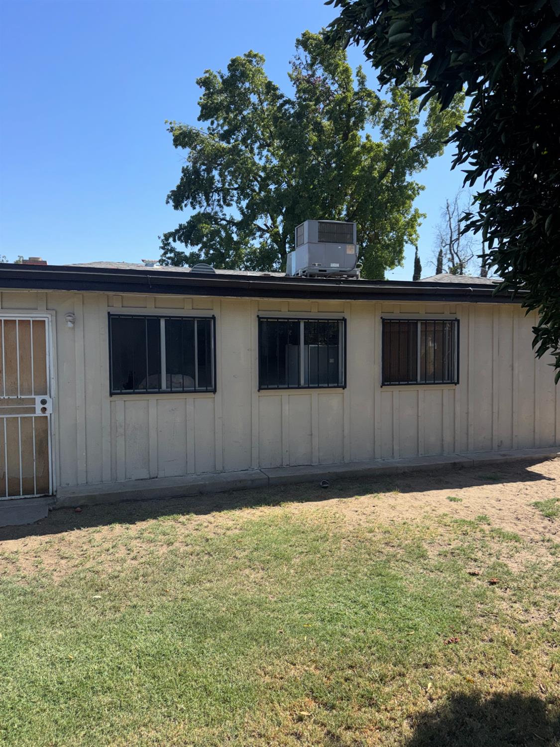 3845 E Lowe Ave, Fresno, CA 93702