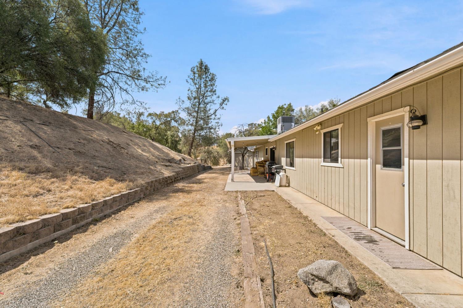 30691 Morgan Canyon Rd, Prather, CA 93651