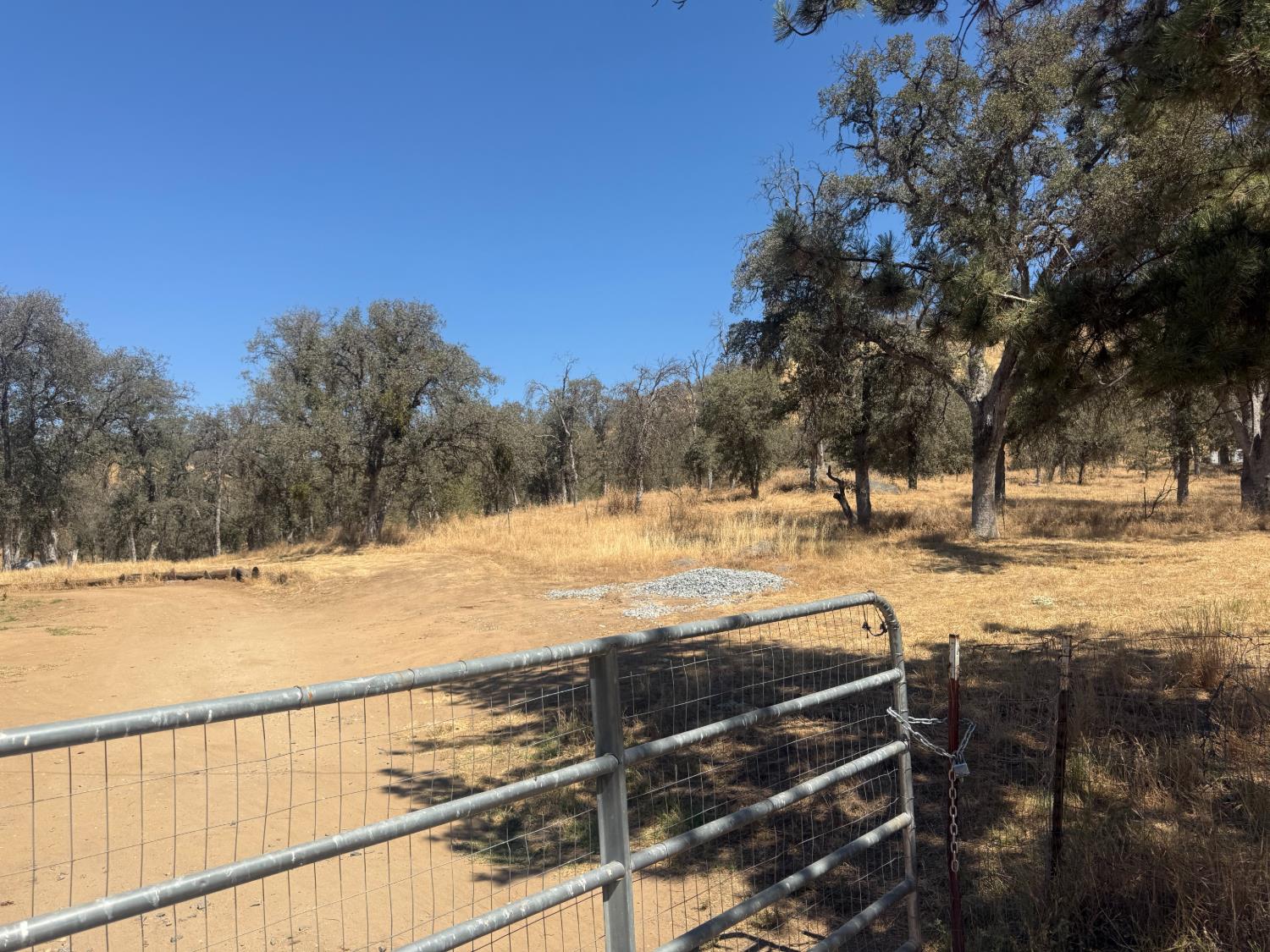 35635 Sage Ln, Yokuts Valley, CA 93675