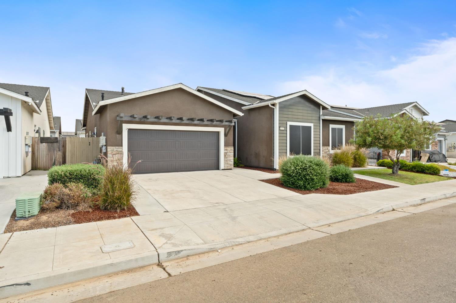 6346 E Fedora Ave, Fresno, CA 93727