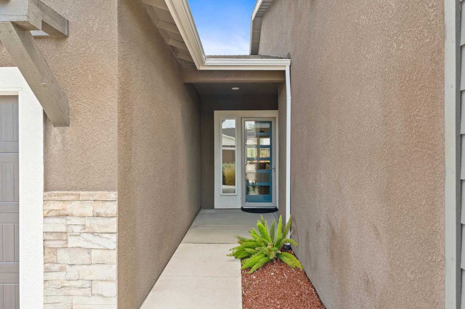 6346 E Fedora Ave, Fresno, CA 93727