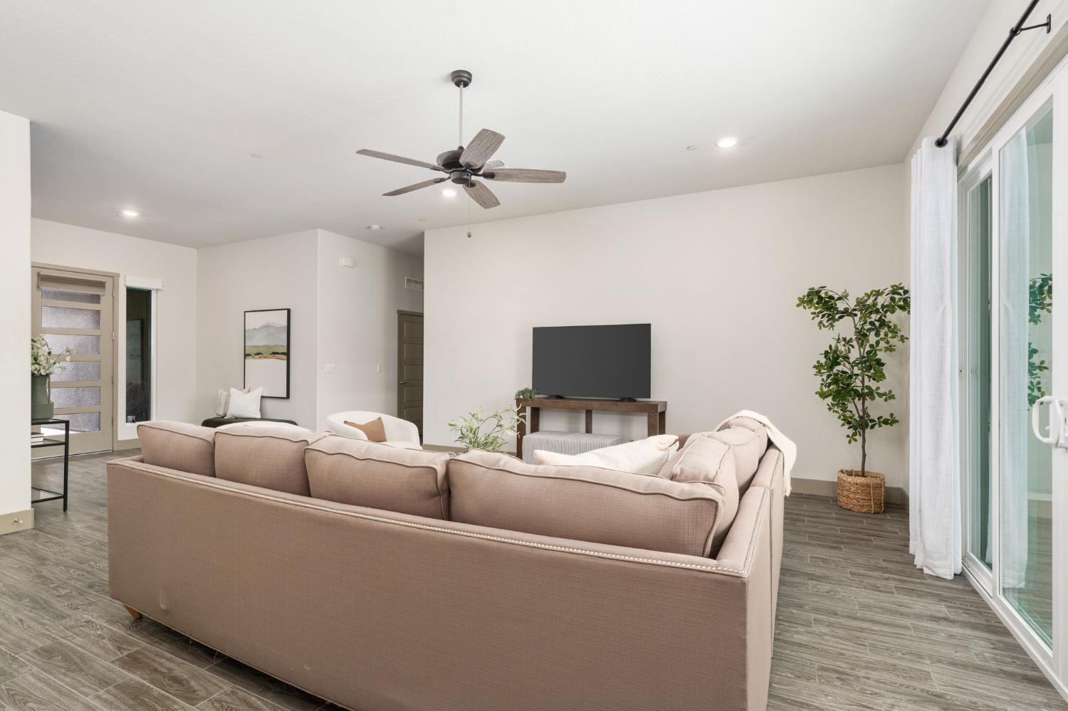 6346 E Fedora Ave, Fresno, CA 93727