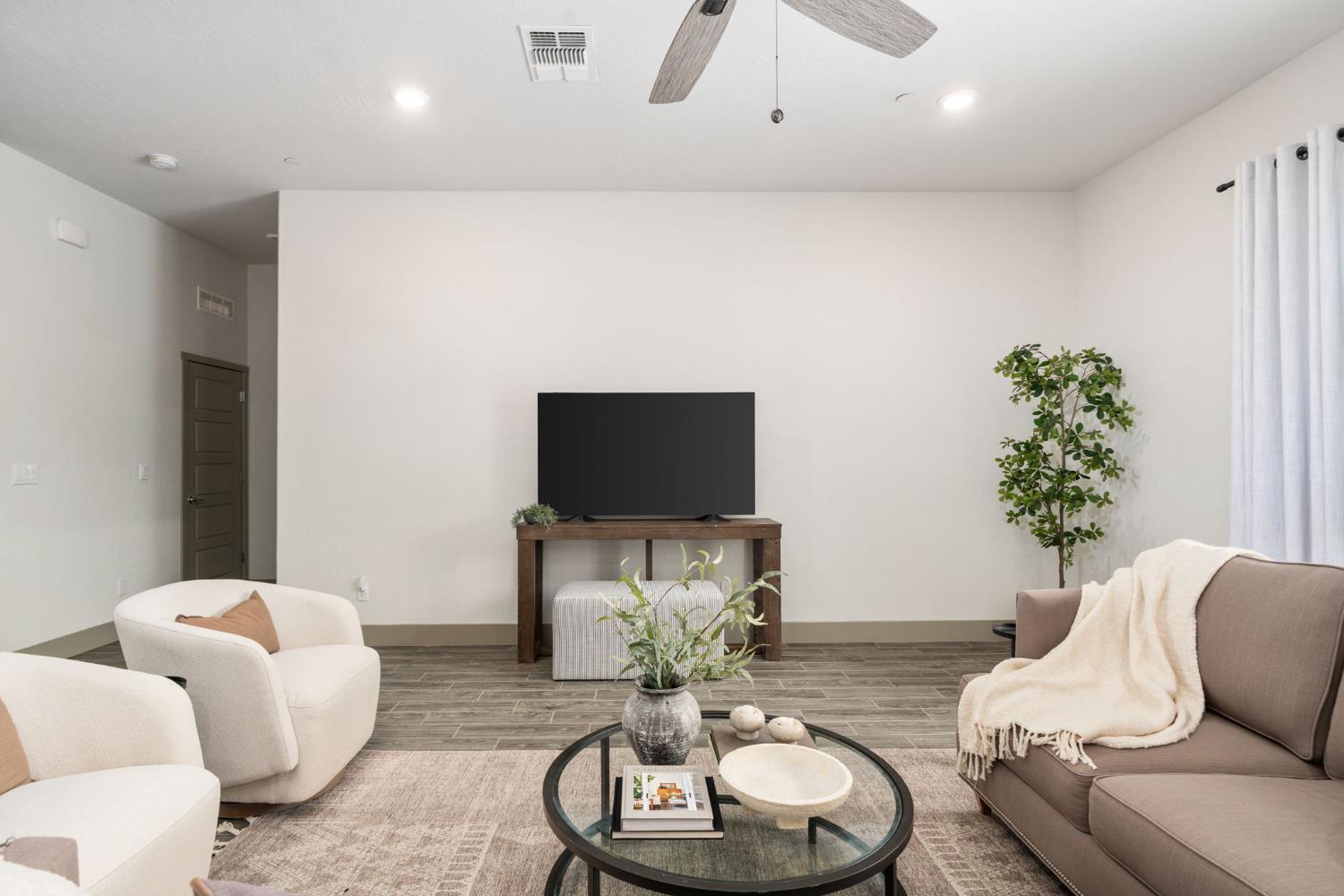 6346 E Fedora Ave, Fresno, CA 93727
