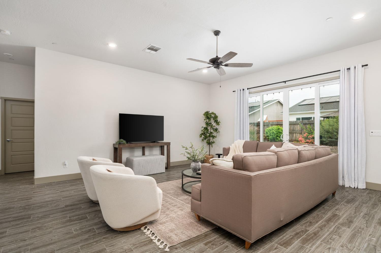 6346 E Fedora Ave, Fresno, CA 93727