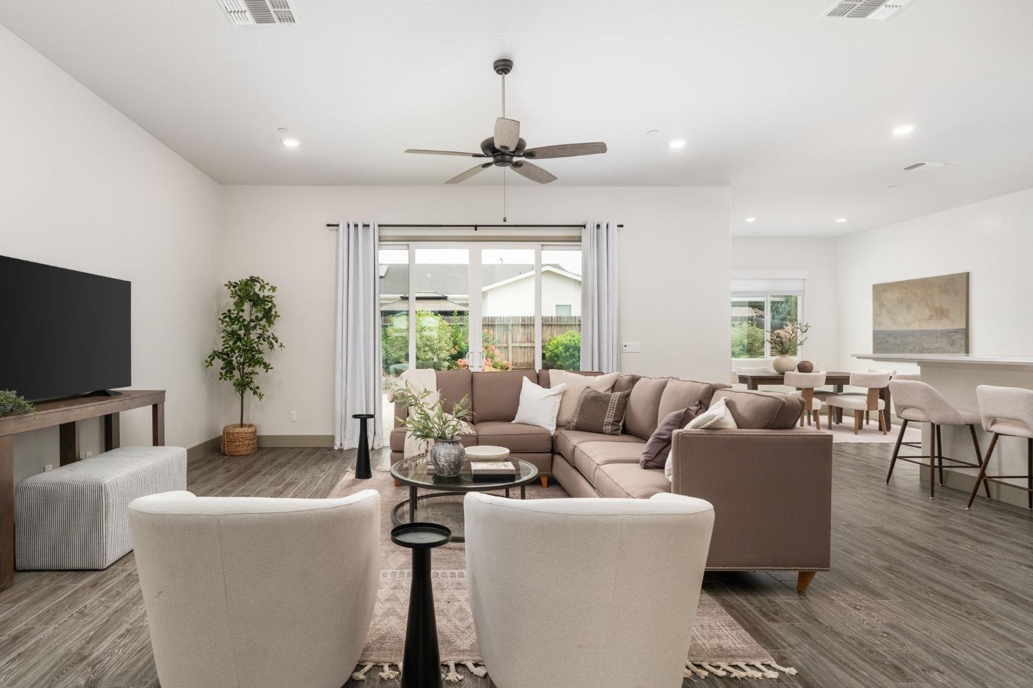 6346 E Fedora Ave, Fresno, CA 93727