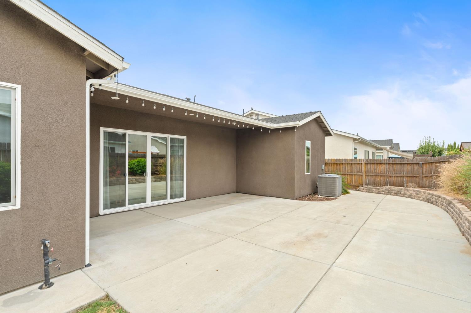 6346 E Fedora Ave, Fresno, CA 93727