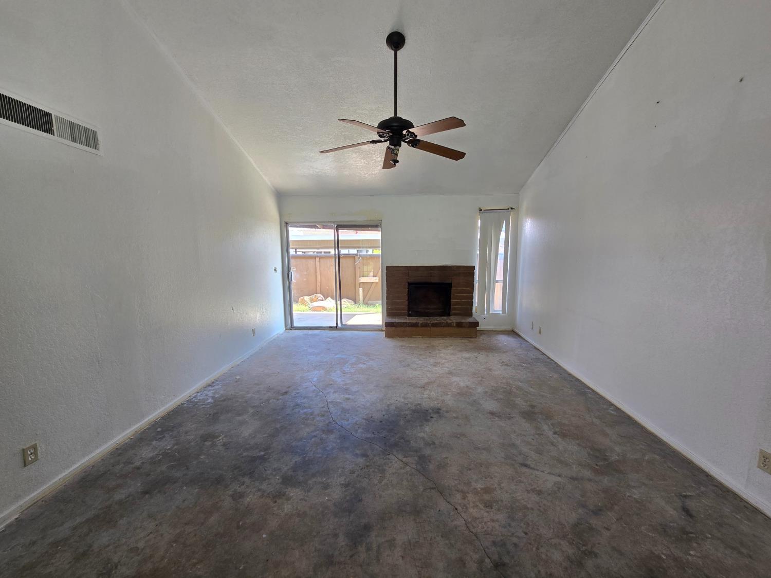 6338 N Maroa Ave #110, Fresno, CA 93704