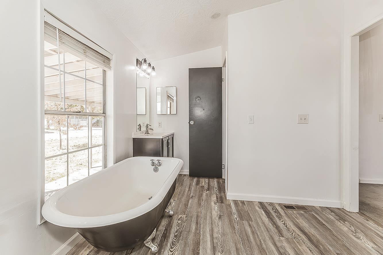 12725 S Fowler Ave, Selma, CA 93662