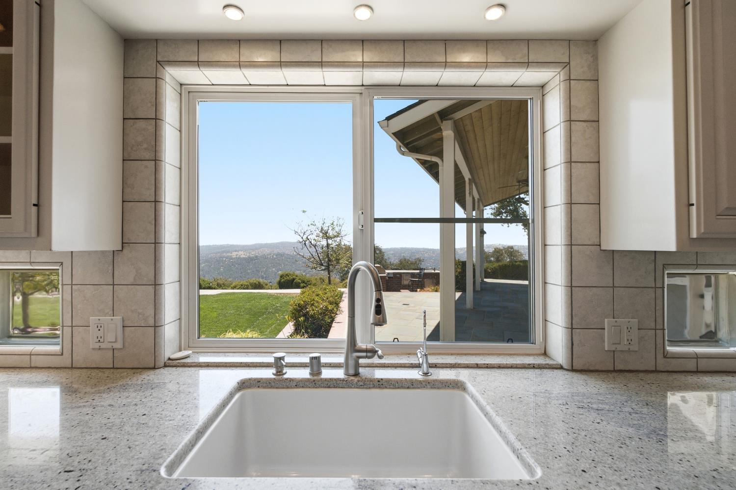 42158 John Muir Dr, Coarsegold, CA 93614