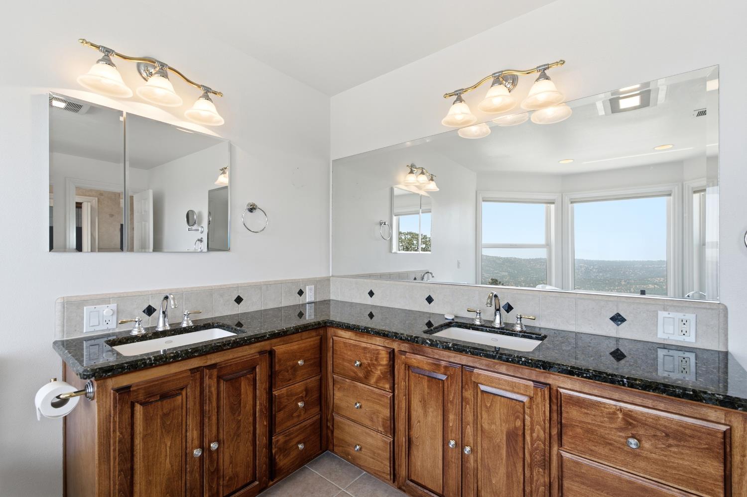 42158 John Muir Dr, Coarsegold, CA 93614