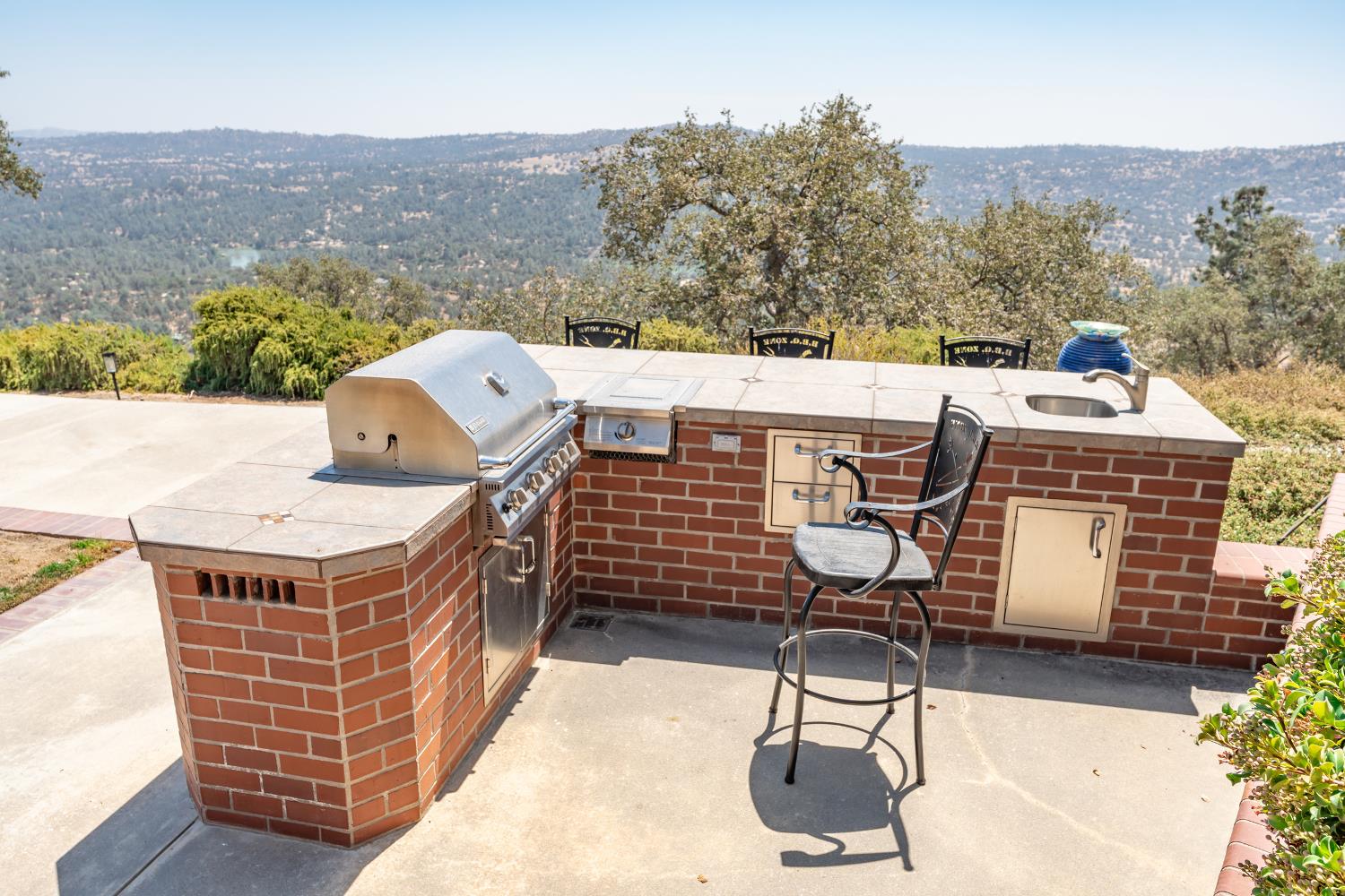 42158 John Muir Dr, Coarsegold, CA 93614
