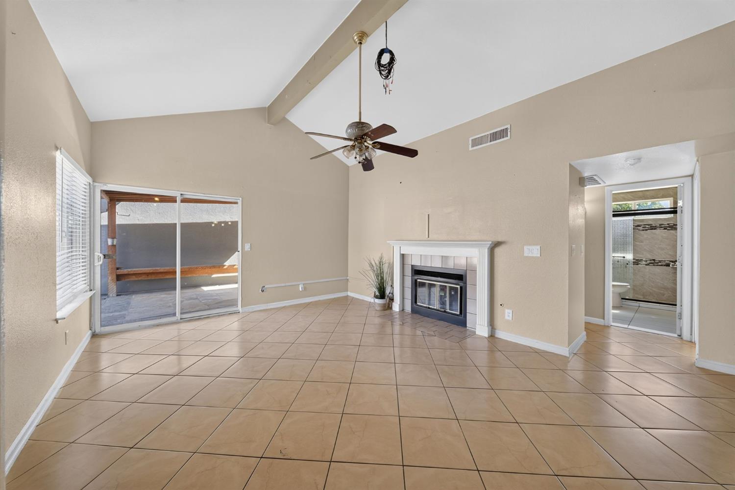 2638 N Selland Ave, Fresno, CA 93722
