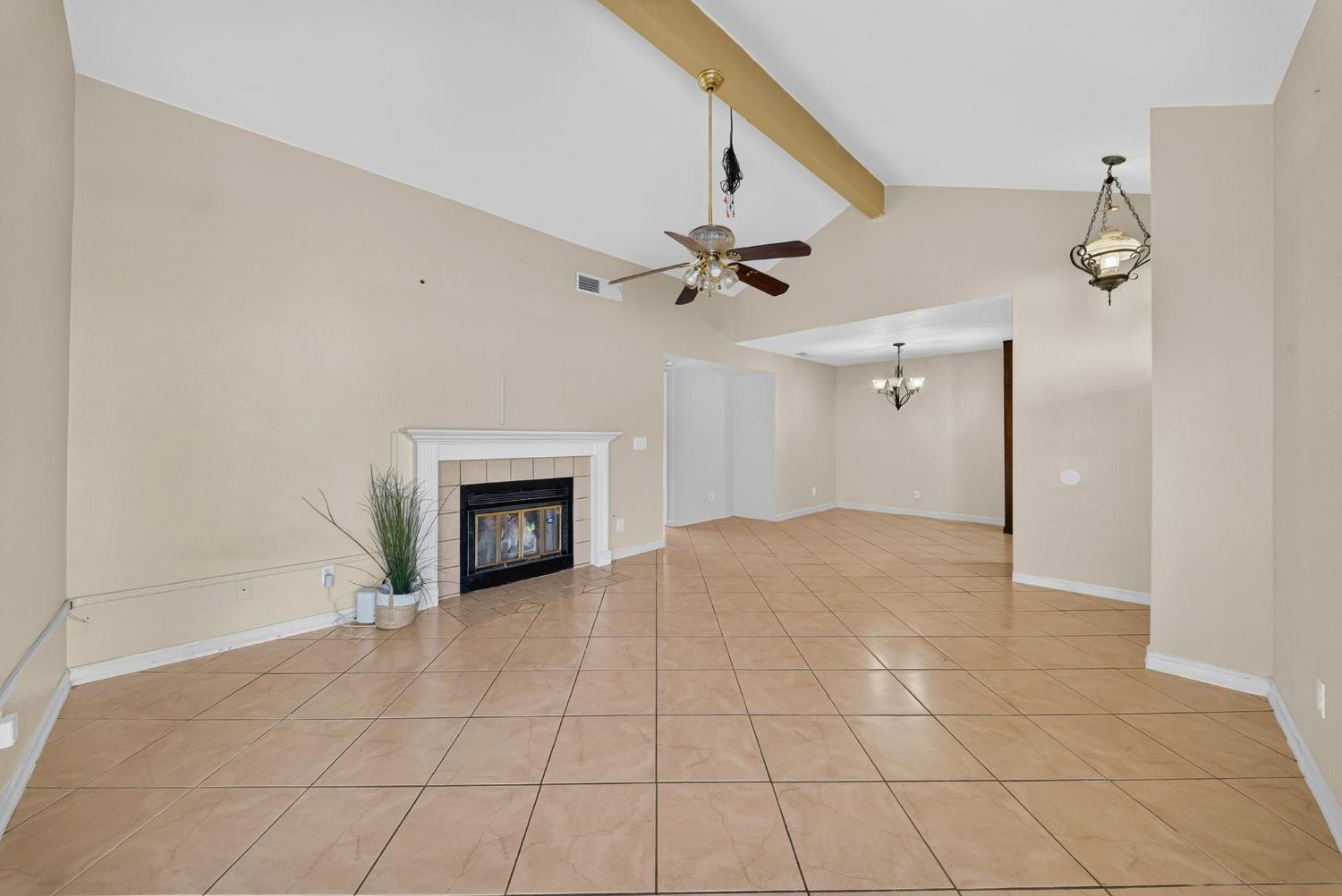 2638 N Selland Ave, Fresno, CA 93722