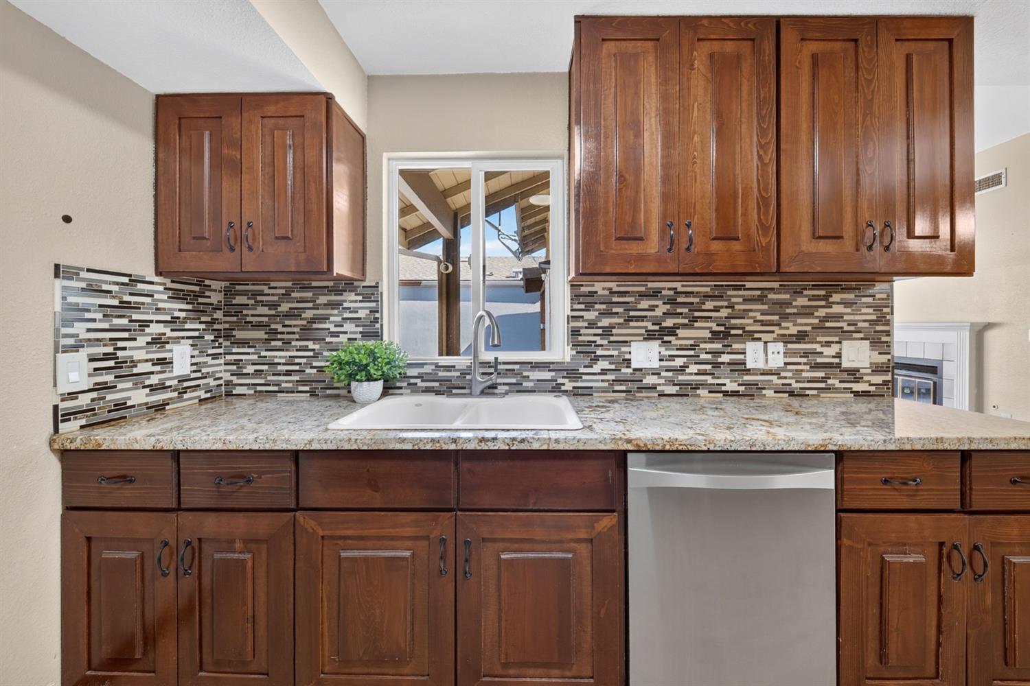 2638 N Selland Ave, Fresno, CA 93722