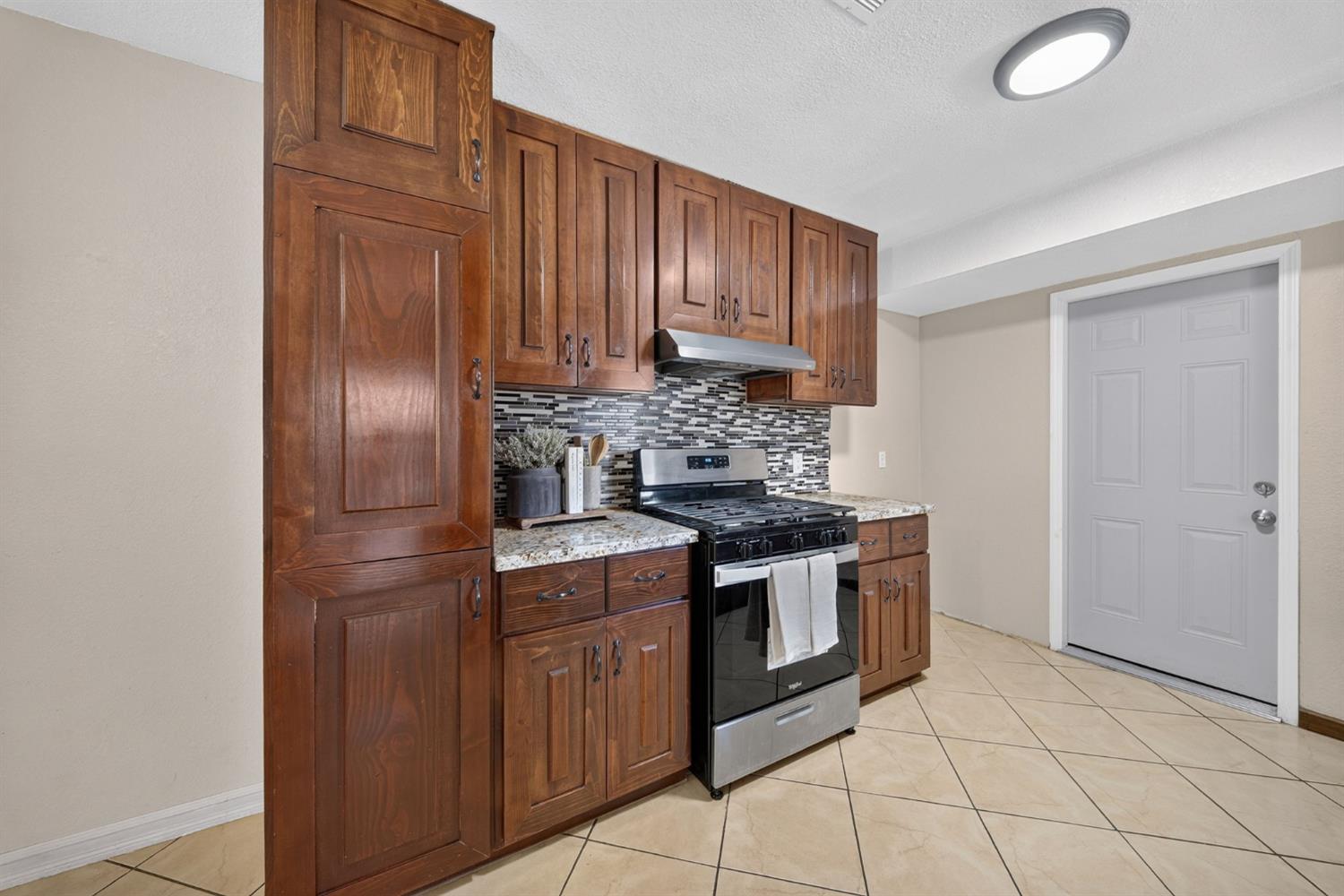2638 N Selland Ave, Fresno, CA 93722