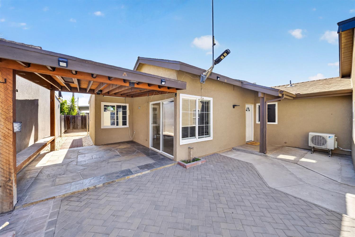 2638 N Selland Ave, Fresno, CA 93722