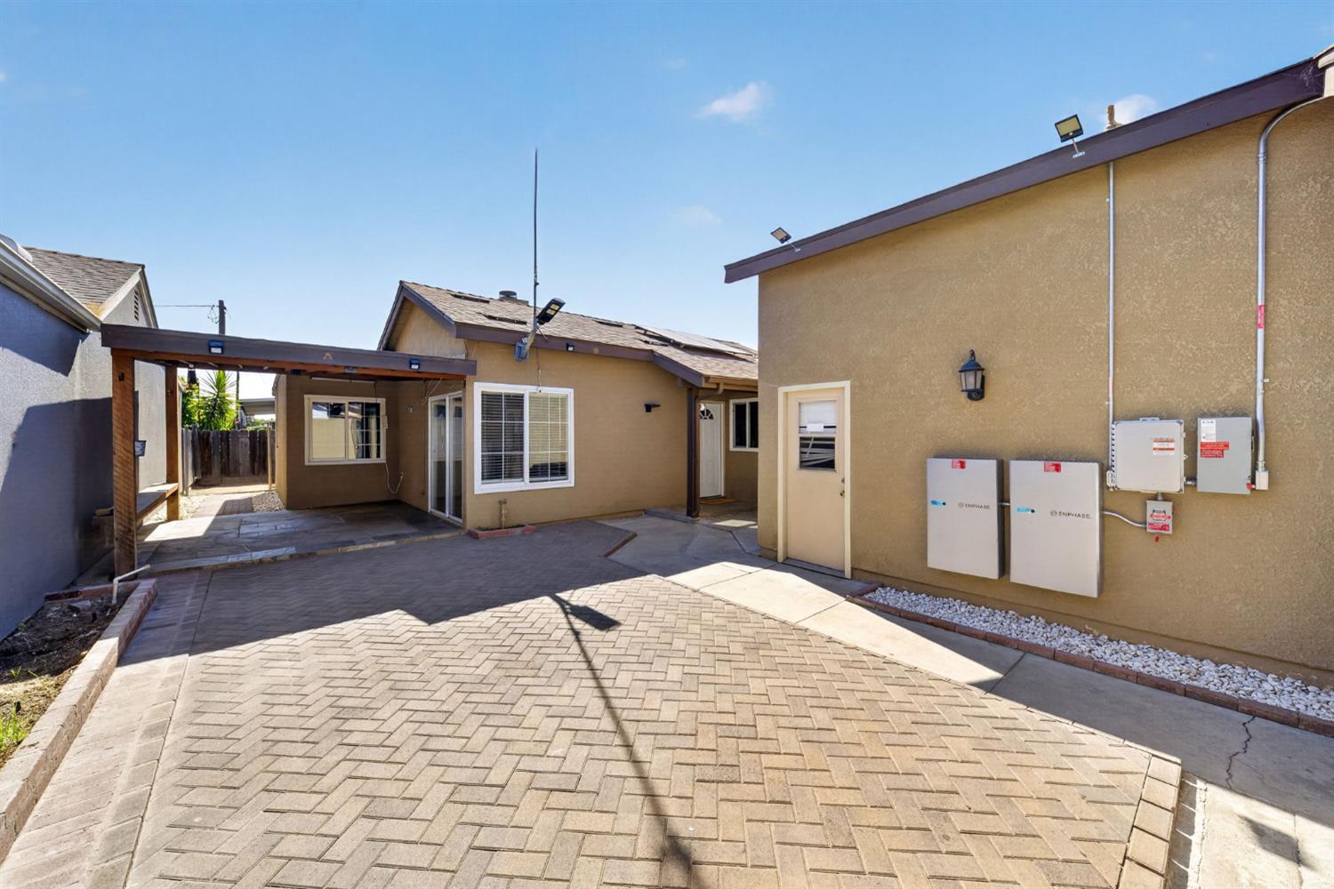 2638 N Selland Ave, Fresno, CA 93722