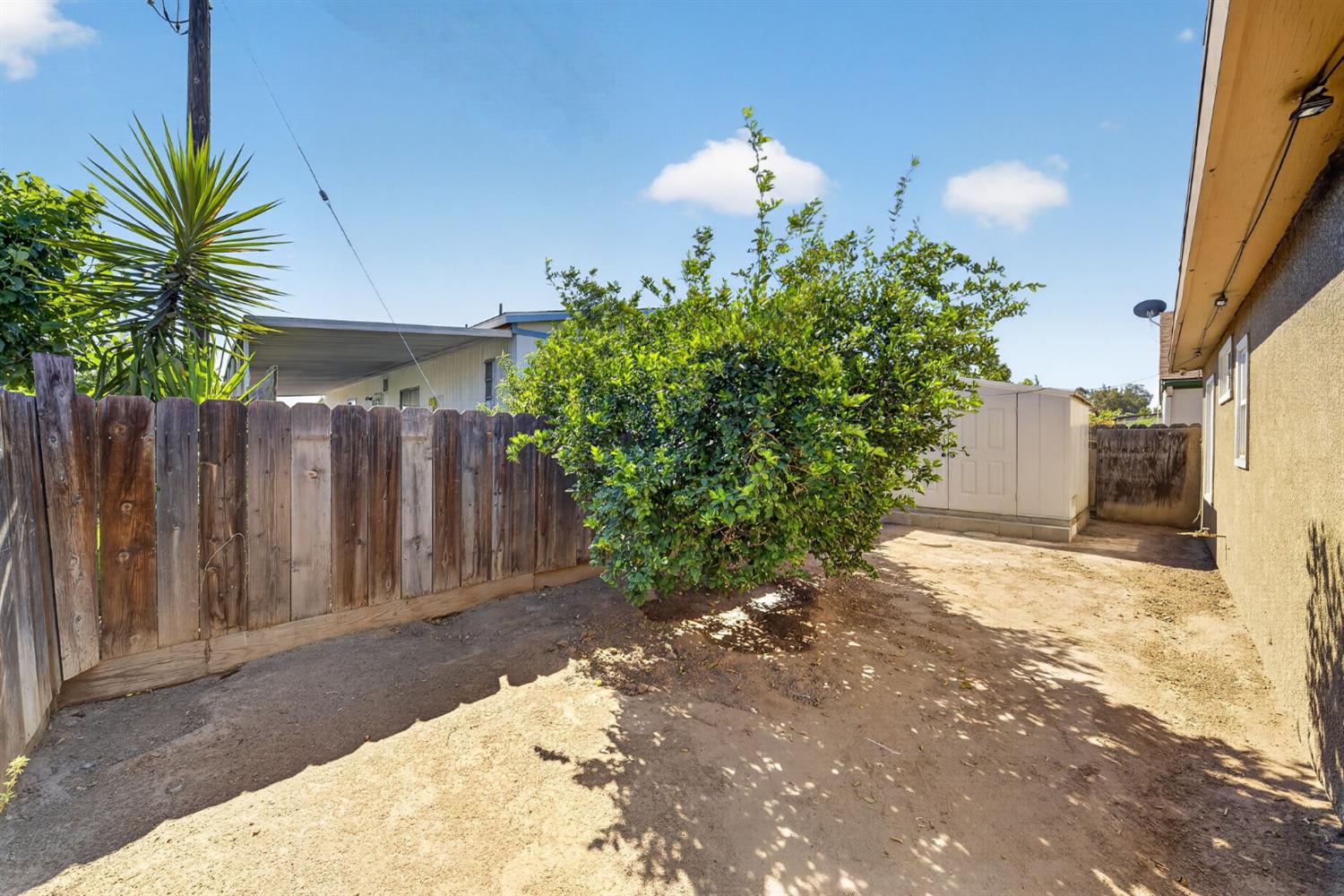 2638 N Selland Ave, Fresno, CA 93722