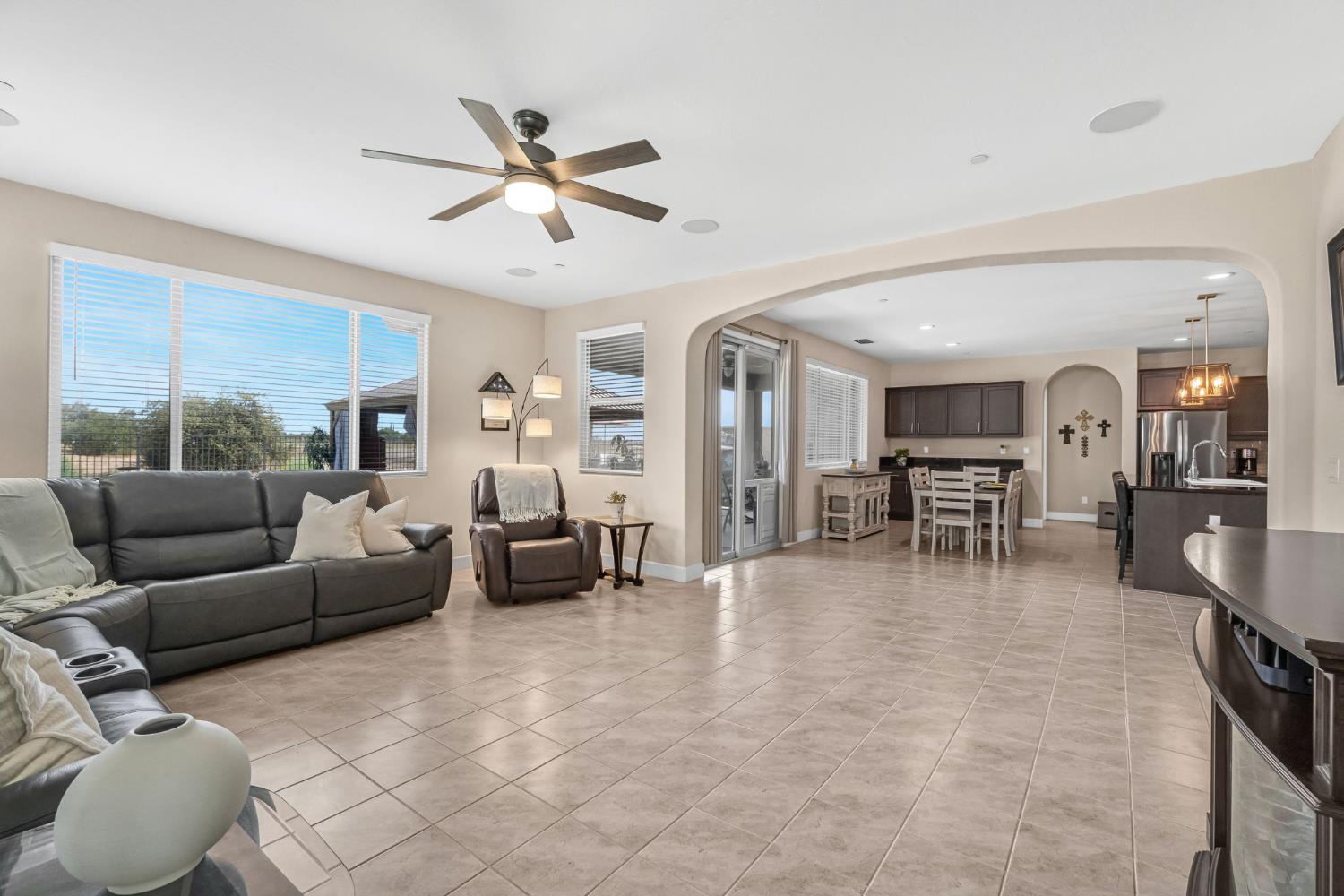 3387 W Kamm Ave, Dinuba, CA 93618
