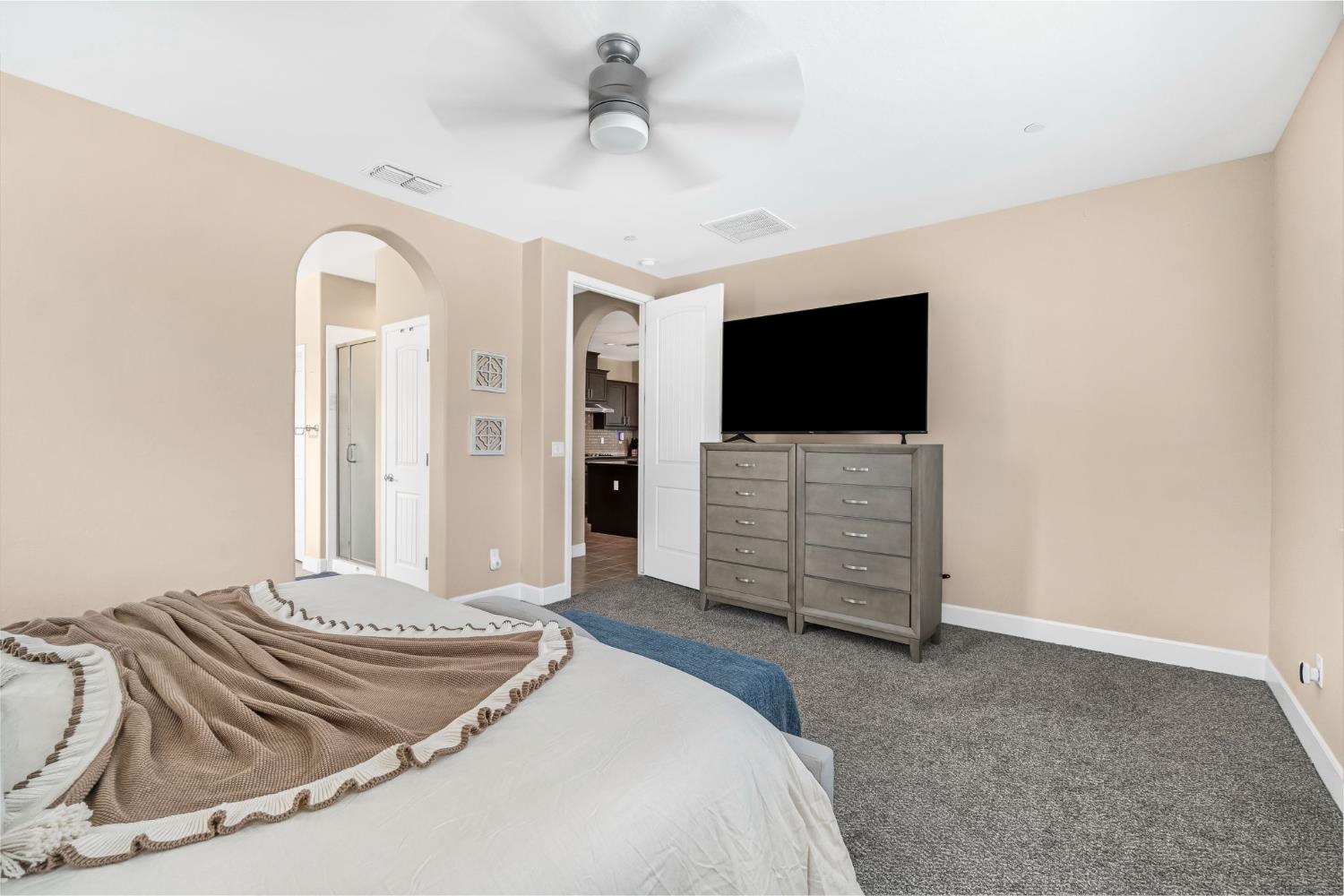 3387 W Kamm Ave, Dinuba, CA 93618