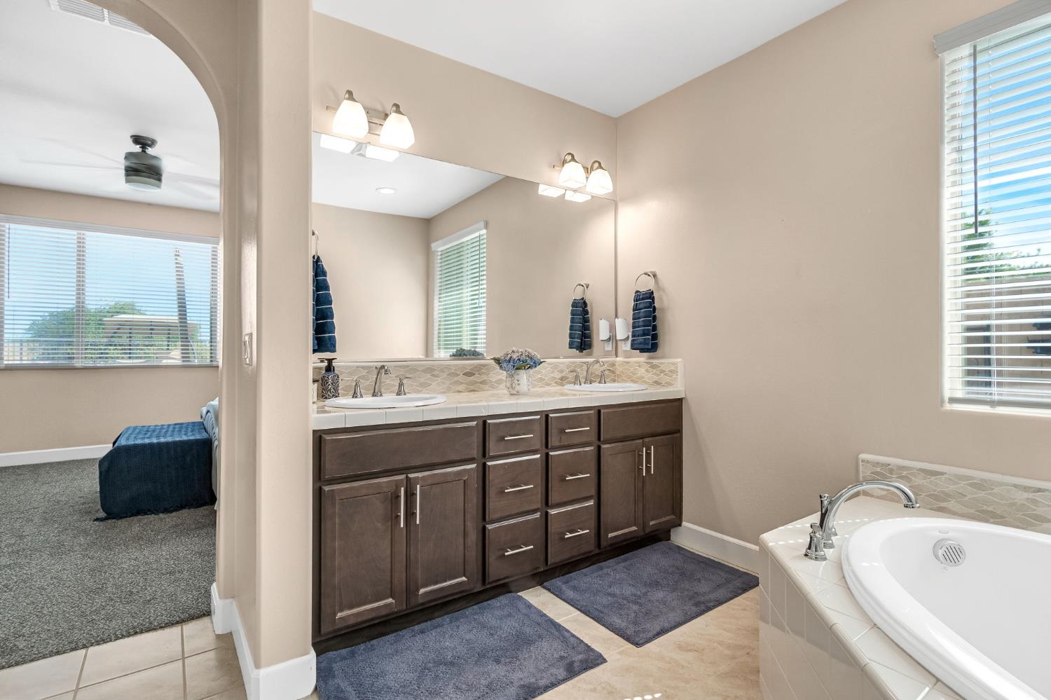 3387 W Kamm Ave, Dinuba, CA 93618