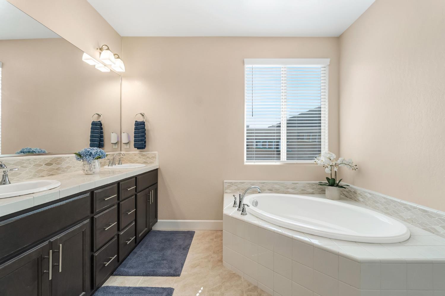 3387 W Kamm Ave, Dinuba, CA 93618