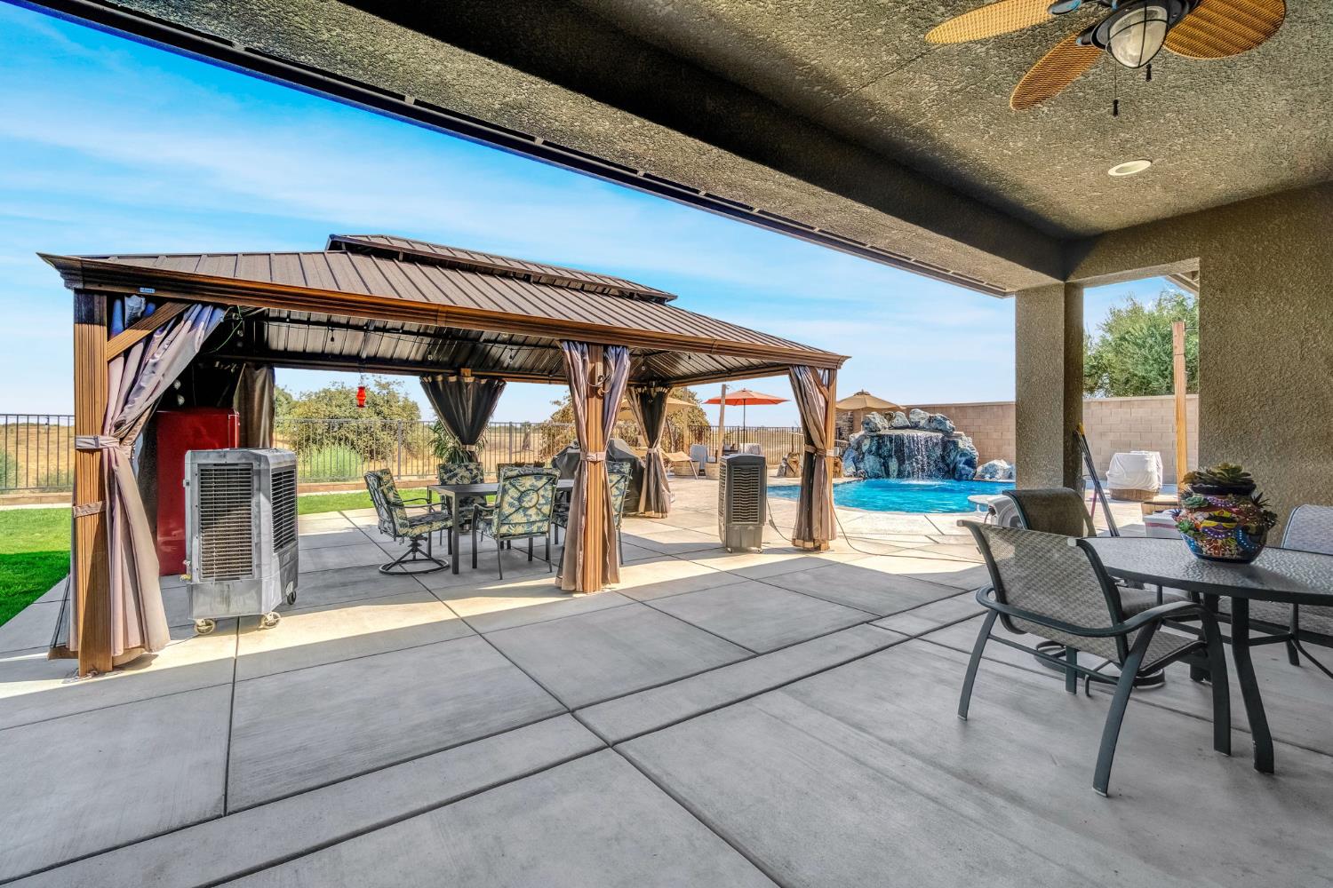 3387 W Kamm Ave, Dinuba, CA 93618