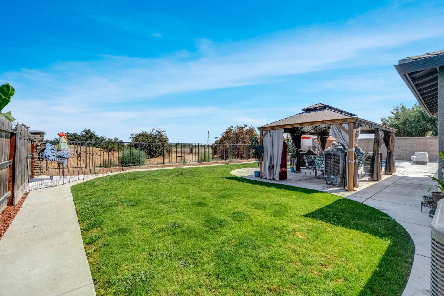 3387 W Kamm Ave, Dinuba, CA 93618
